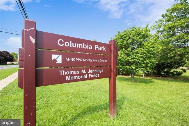 Building Photo - 2867 Shepperton Terrace