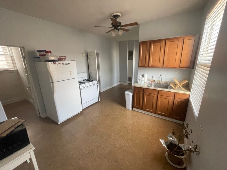 Kitchen - 3338 S May St