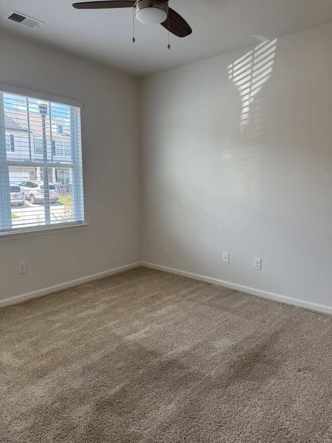 Building Photo - 839 Barlow Ln