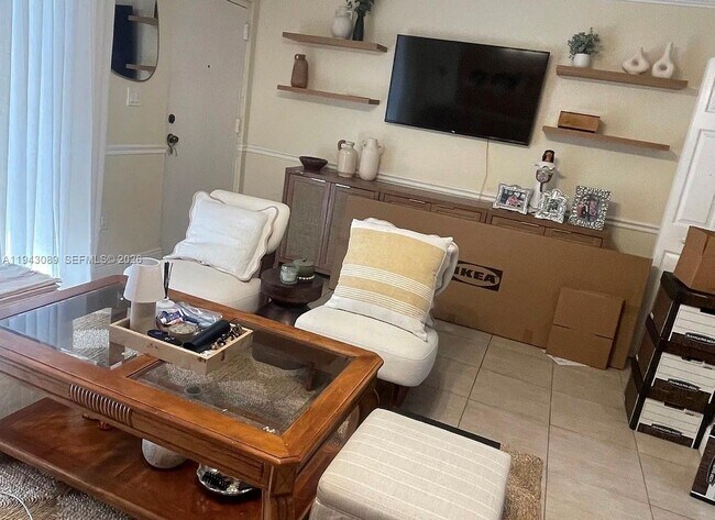 Building Photo - 10820 N Kendall Dr