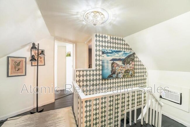 Building Photo - 714 E Jefferson St