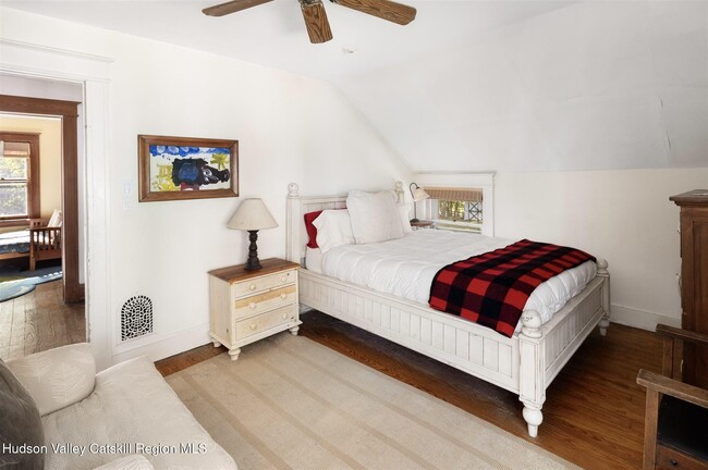 Building Photo - 703 Church Ave