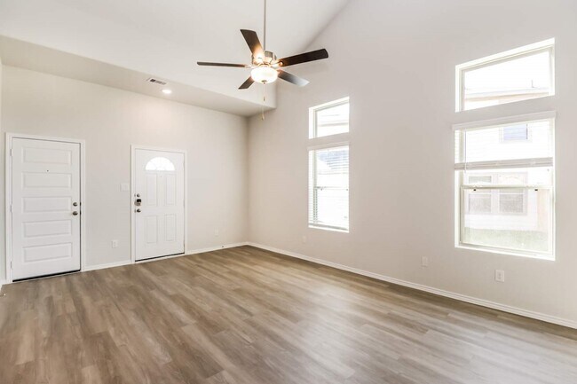 Building Photo - 10735 Sunlit St