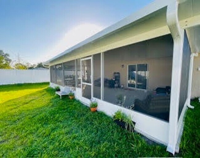 Building Photo - PORT ST LUCIE BEAUTY