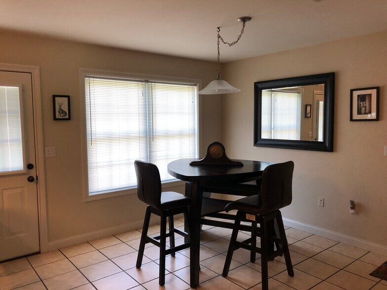 Eating area - 1504 Mildred Dr