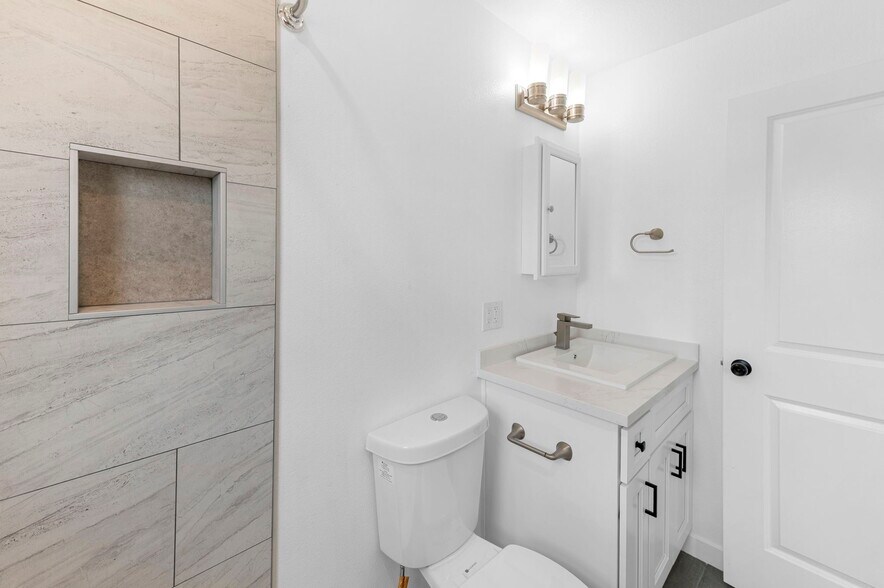 Primary Suite Bathroom - 120 E Rose Ave