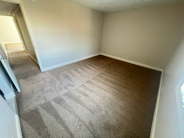 Building Photo - 4401 S 27th St