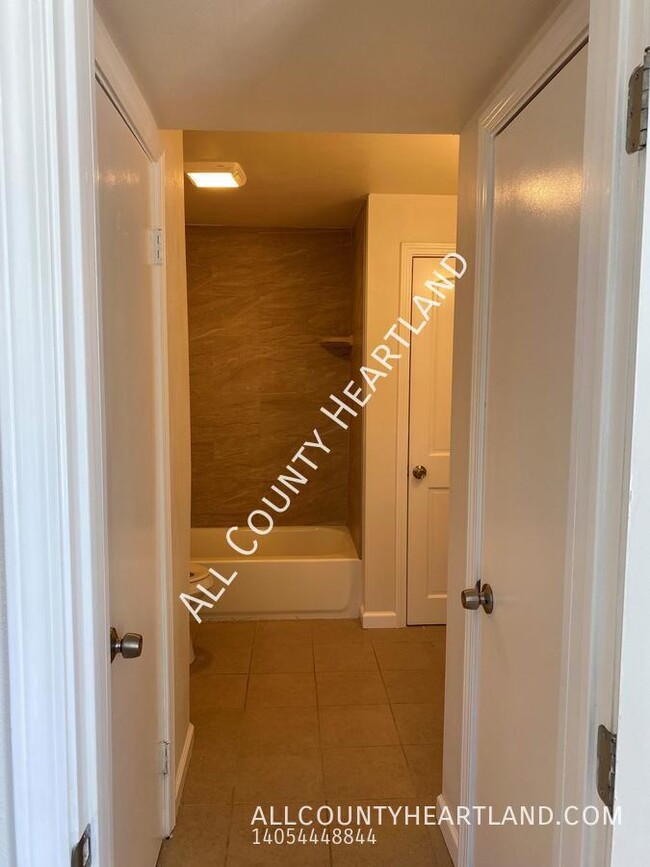 Building Photo - 1401 N Independence Ave