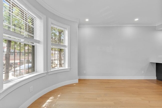 Building Photo - 535 Newbury St
