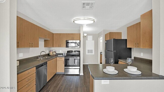 Building Photo - 5611 S 32nd St