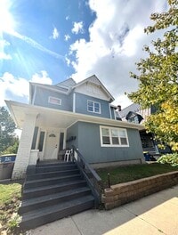 Building Photo - 511 W Charles St