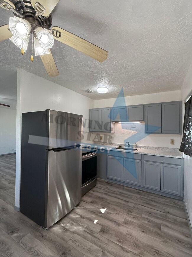 Building Photo - Sweet 2 Bedroom Home - Available Now!