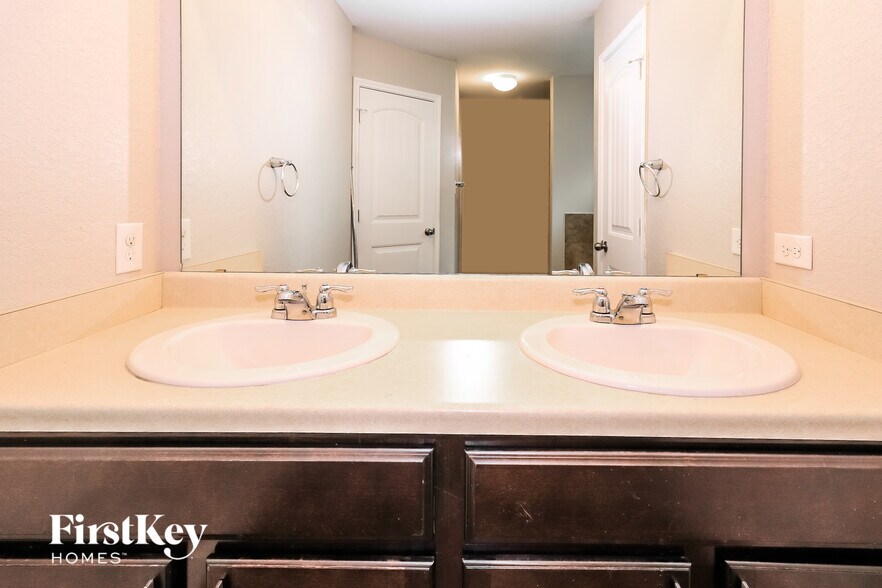 Building Photo - 11612 Blackmore Leap