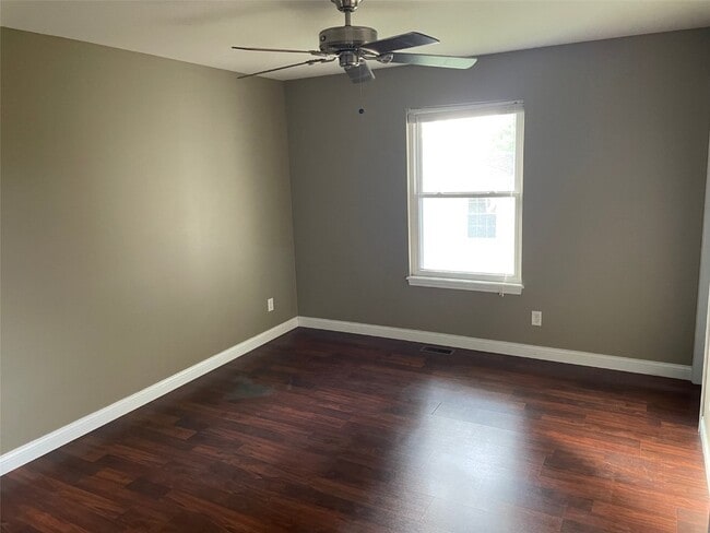 Building Photo - 1662 Knightwood Ln