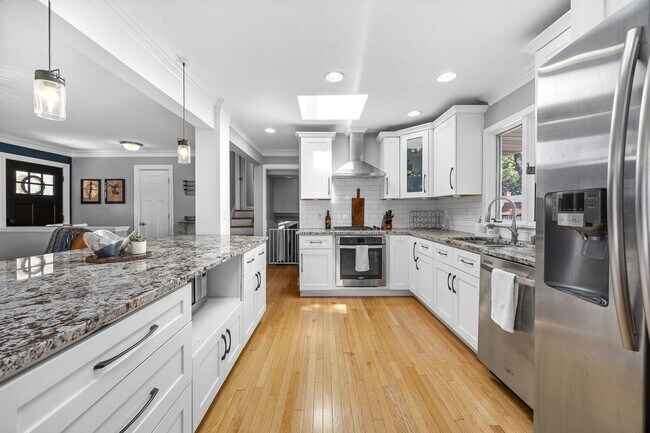 Building Photo - 1024 Catalpa Ln