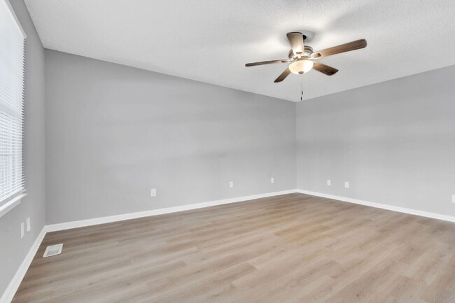 Building Photo - Discover Comfort and Convenience! Prime Bo...