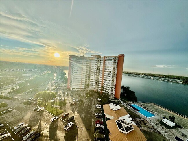 Building Photo - 1351 NE Miami Gardens Dr