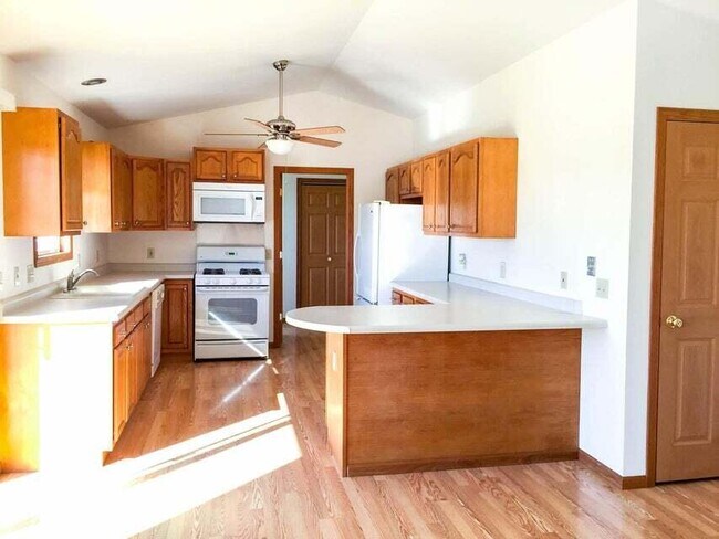 Building Photo - 105 Prairie Dr