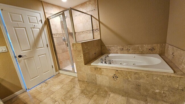 Building Photo - SPACIOUS HOME WITH FINISHED BASEMENT IN NORTH RANGE VILLAGE!