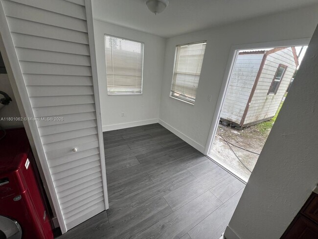 Building Photo - 3251 SW 56th Ave