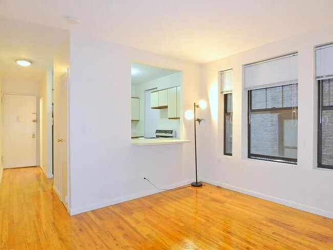 Building Photo - 3117 Broadway