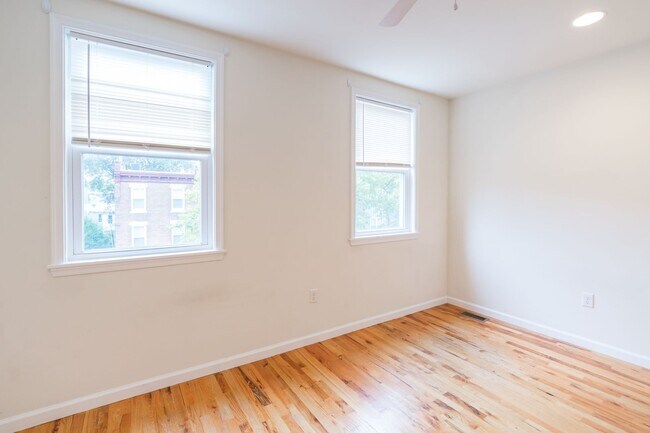 Building Photo - 330 N Preston St