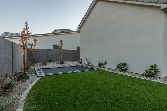 Building Photo - Gorgeous single story with RV Garage in Majestic Fields