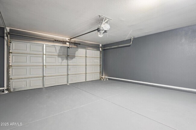Building Photo - 5409 S 10th Ave