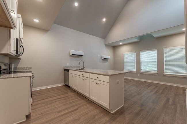 Building Photo - 1315 Van Buren Ave