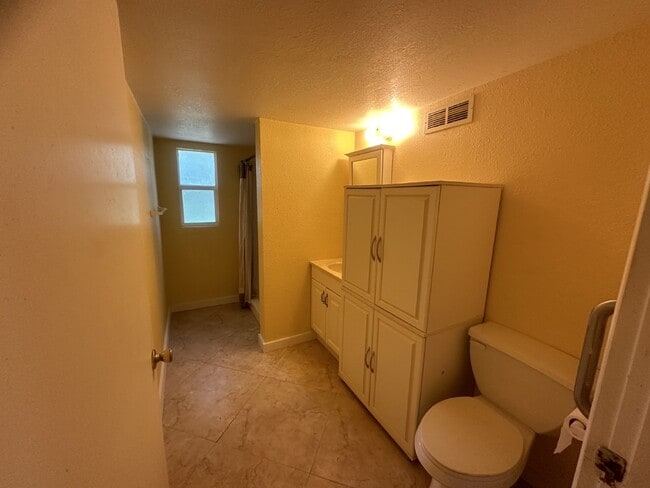 Building Photo - Rent Includes Electric and Water