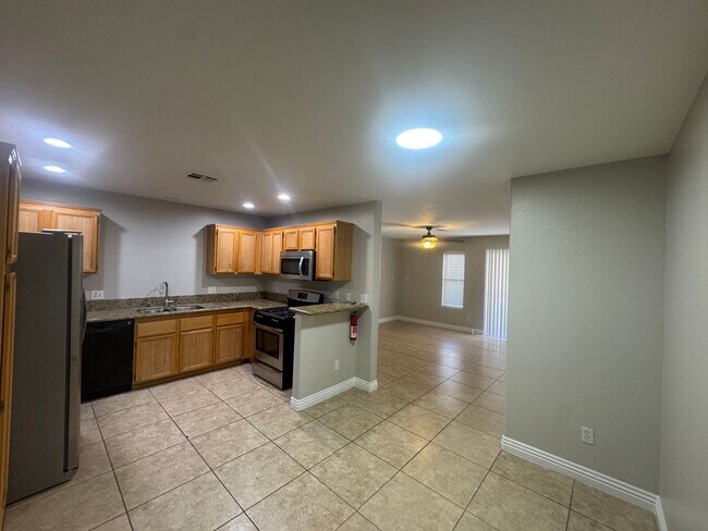 Building Photo - 2066 Cary Grant Ct