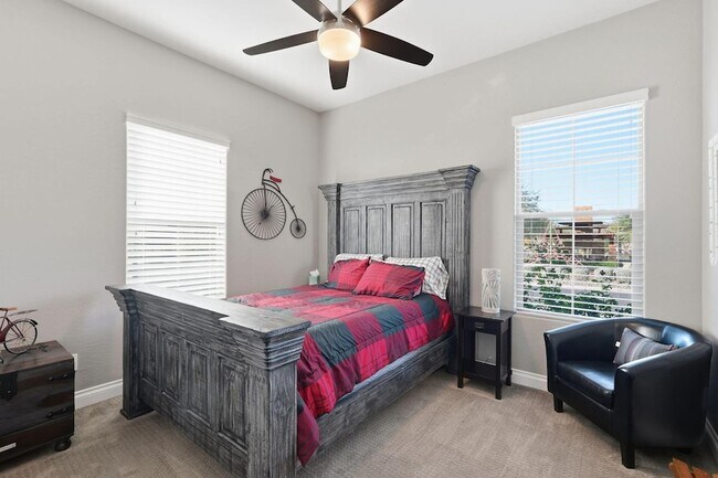 Building Photo - 10702 E Lumiere Ave