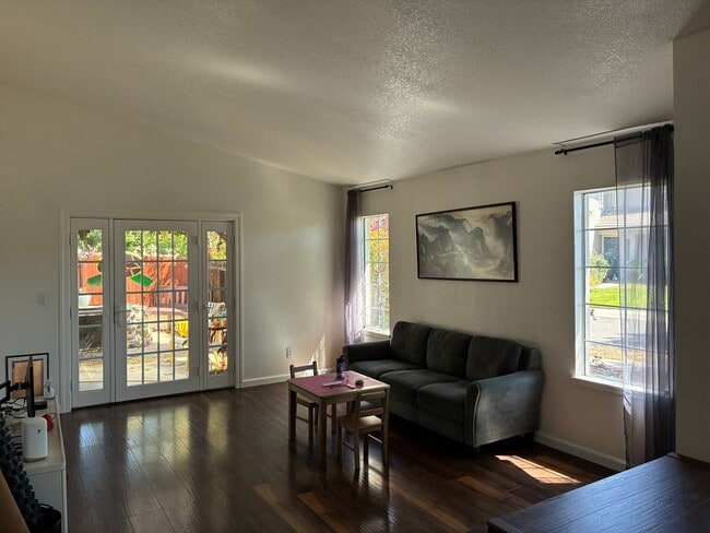 Building Photo - 4 Bedroom 2 bathroom home in Mace Ranch Davis