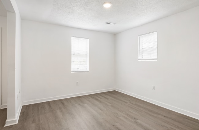 Building Photo - Spacious & Fully Renovated Prime North Charleston Location – Pre-Leasing Now!