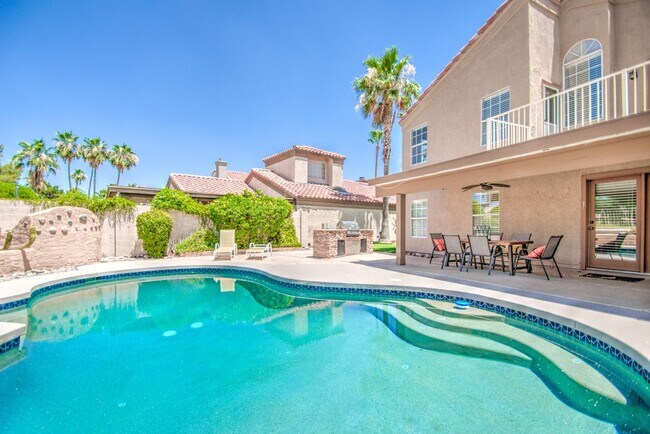 Building Photo - 4bd, 3ba on Arrowhead Golf Course!