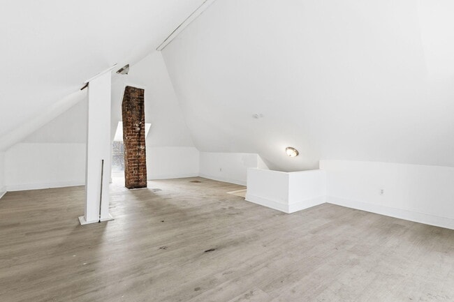 Building Photo - 550 Mt Vernon St