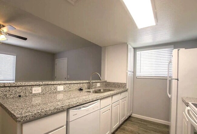 Building Photo - SPACIOUS EAST VALLEY LIVING IN PRIME MESA LOCATION WITH POOL ACCESS