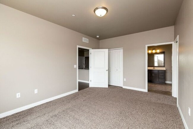Building Photo - $1,595 | 1 Bedroom, 1 Bathroom | Pet Frien...