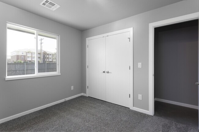 Building Photo - Stylish, Modern, Nearly New | 4-Bed | 2-Bath | Deer Creek Schools