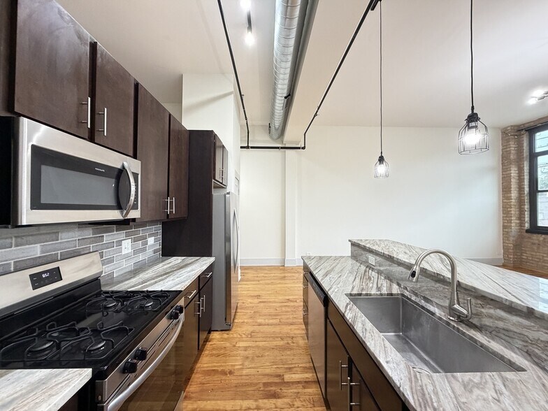 Building Photo - 1432 W 21st St