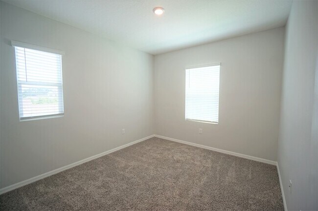 Building Photo - 3 bedroom, 2.5 bath, 2 car garage Home in ...
