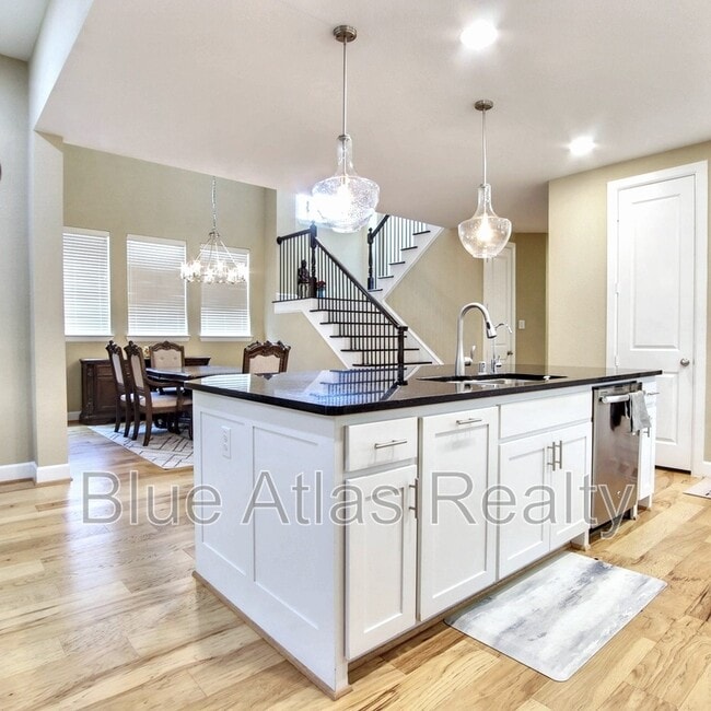 Building Photo - 4983 Stornoway Dr