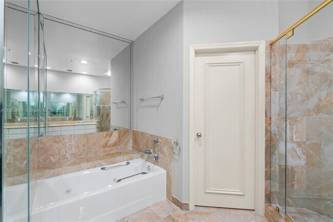 Building Photo - 888 Brickell Key Dr