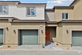 Building Photo - Henderson three bedroom with attached garage!
