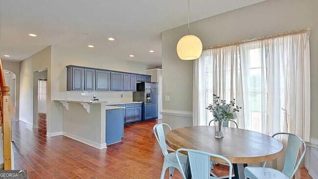 Building Photo - 2717 Mt Carmel Rd