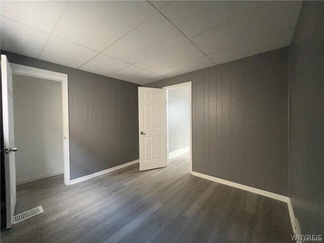 Building Photo - 165 Roland Ave