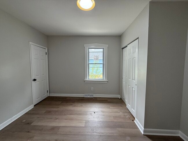 Building Photo - 718 Green Ave