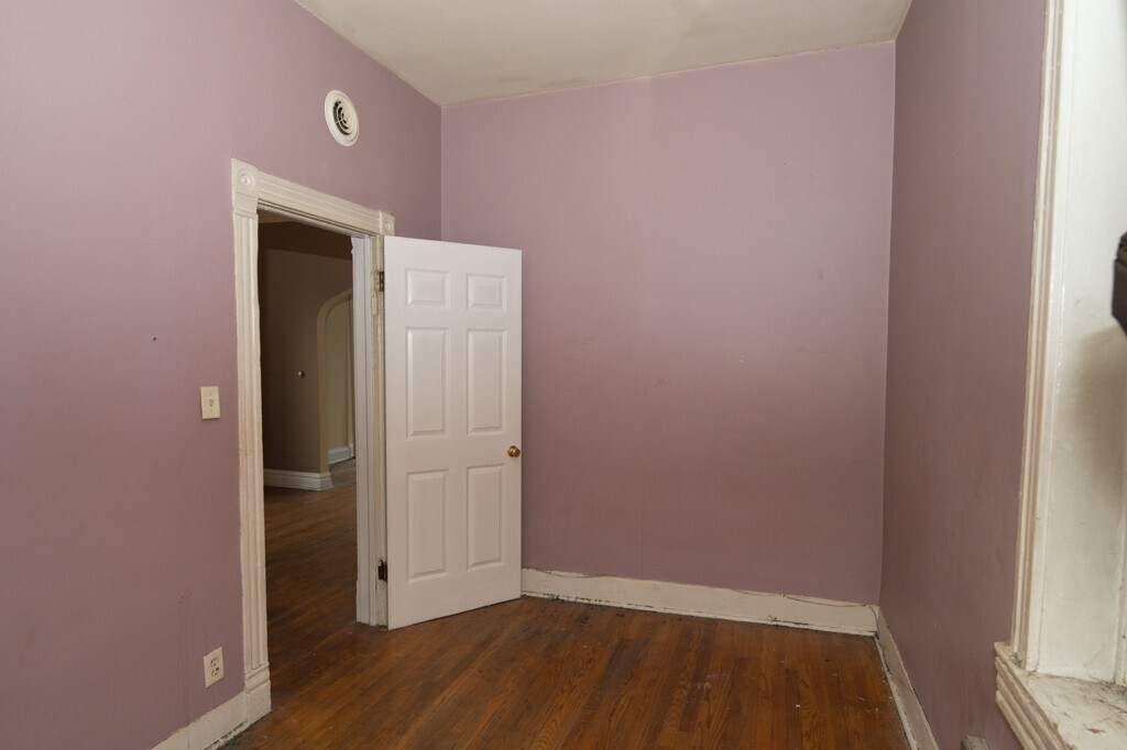 Building Photo - 1058 N Rockwell St