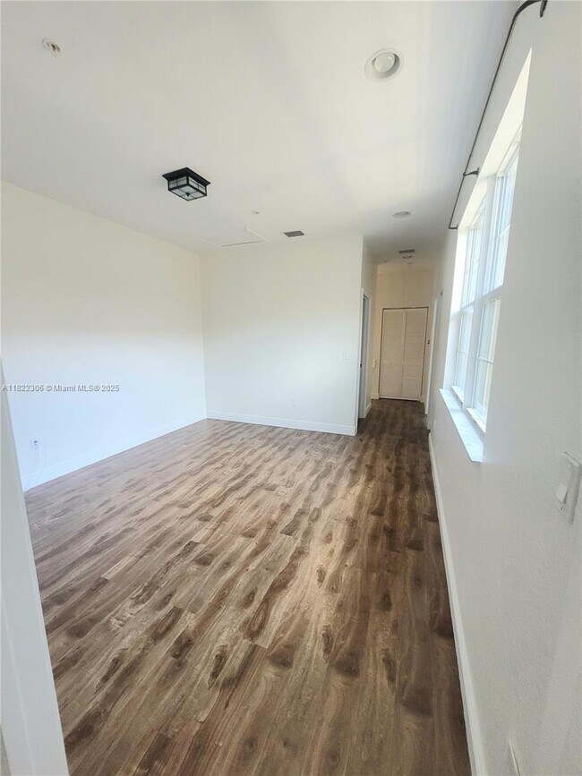 Building Photo - 1430 SW 147th Ter
