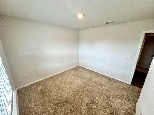 Building Photo - New rental in Brighton Oaks! Conveniently located off Hwy 231, this community conveniently close ...